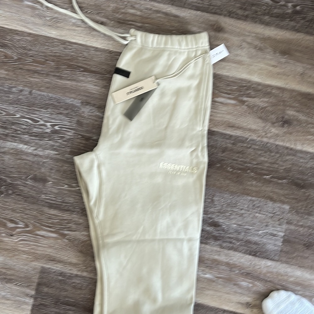 Essentials Sweatpants - Picture 3 of 3